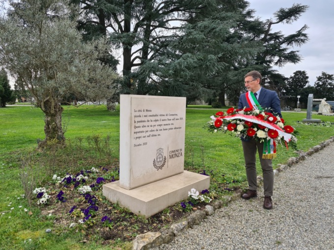 Anche Monza ricorda le vittime del Coronavirus