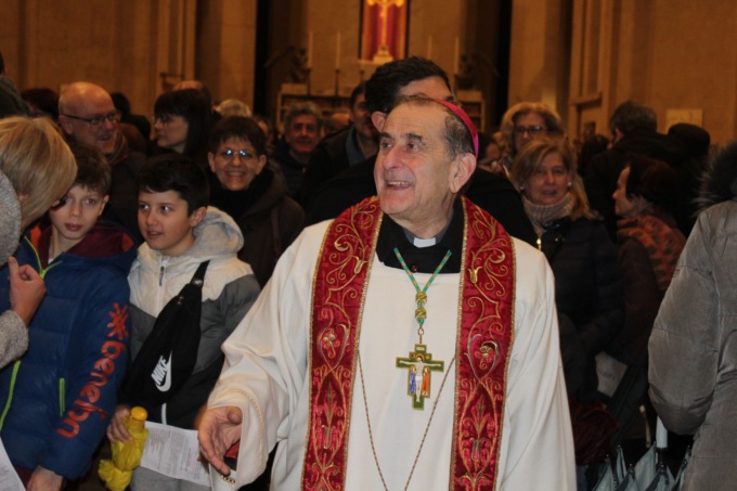 Quasi 1.500 persone a Meda per la Via Crucis con l’Arcivescovo Delpini
