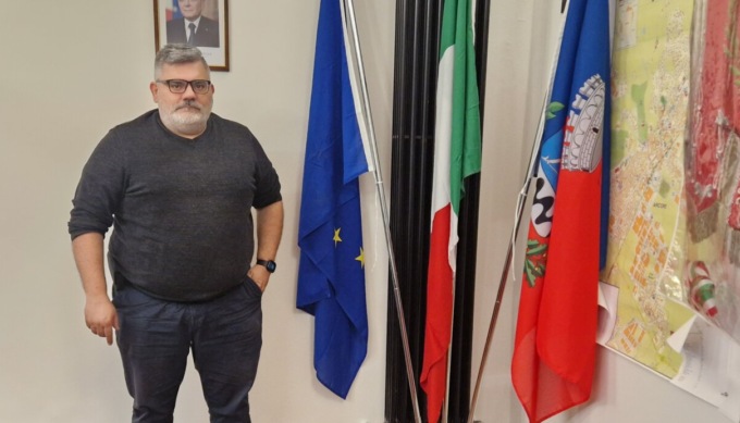 Comandante della Polizia locale demansionato e piazza Pertini: i nodi da affrontare per l’Esecutivo Bono
