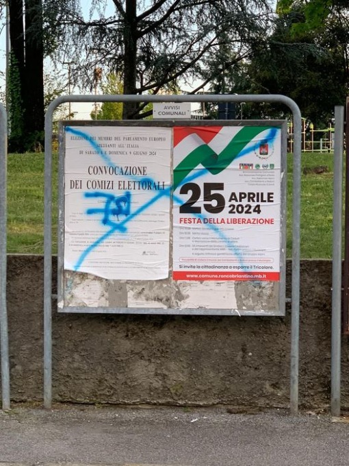 Vergogna a Ronco Briantino: croci e svastiche sul 25 aprile