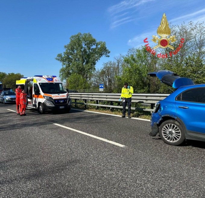 Scontro tra auto e moto lungo la Valassina