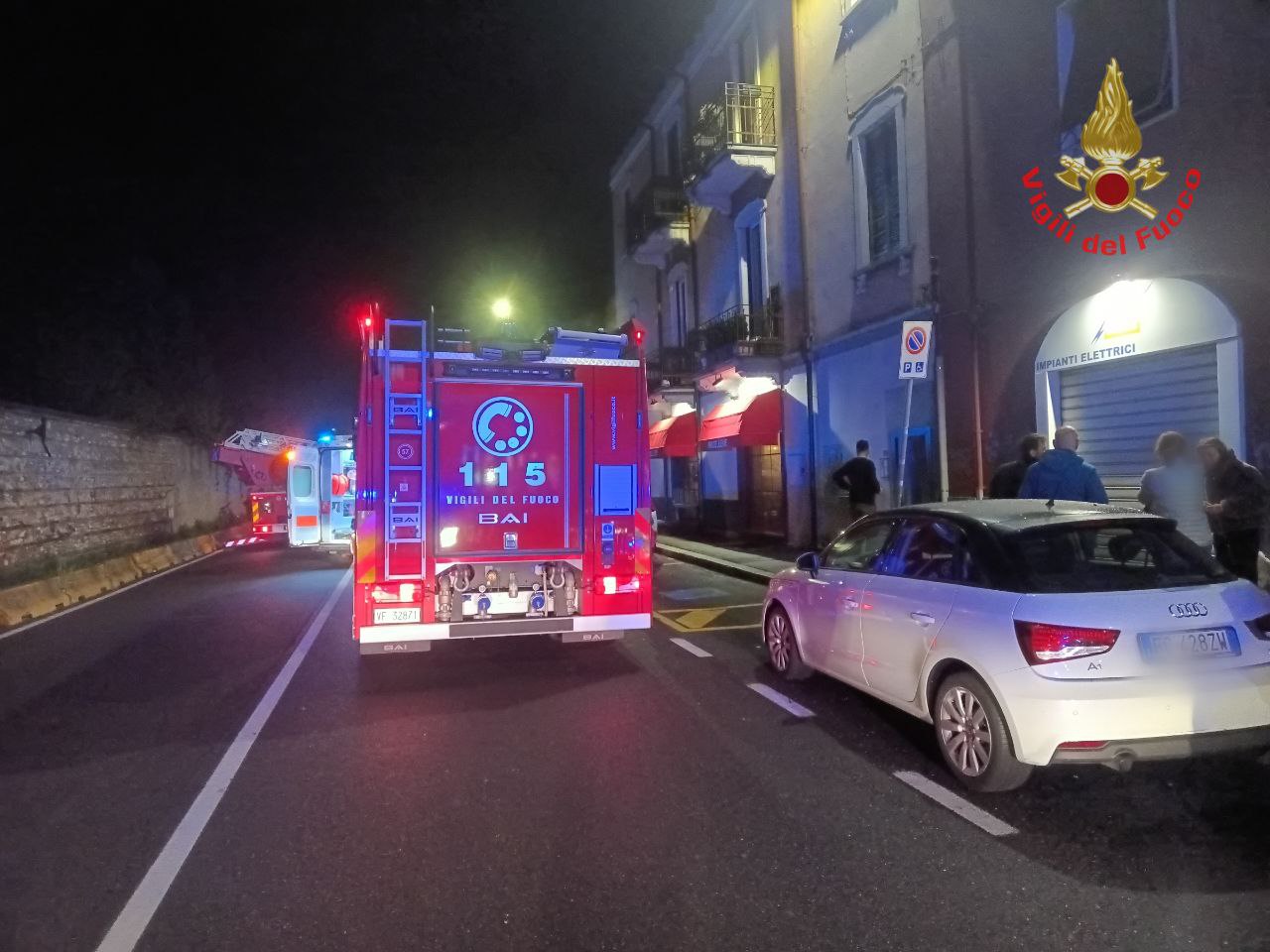 Monza incendio via Lecco ristorante pompieri vigili del fuoco