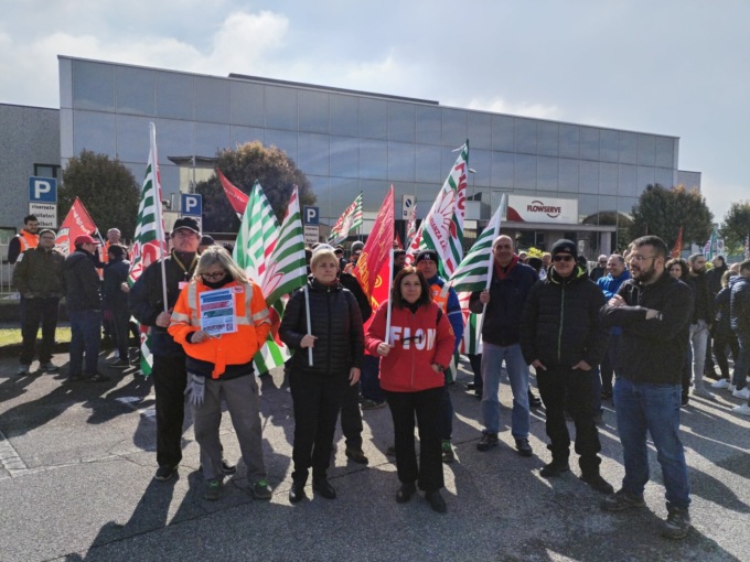 Annunciato un nuovo presidio contro i licenziamenti alla Flowserve di Mezzago