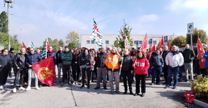 Dipendenti della Flowserve Valbart in sciopero dopo l’annuncio di 61 licenziamenti
