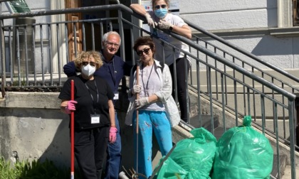 I volontari Auser ripuliscono la Casa della Comunità di Brugherio