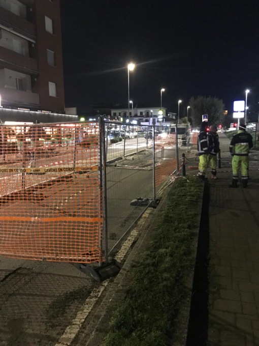 Strada ancora chiusa per la voragine
