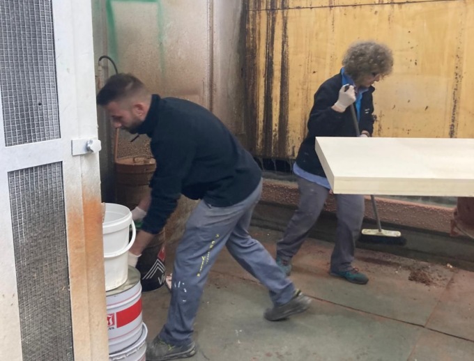Dopo il tremendo rogo l’azienda di decorazioni non si ferma: “Siamo già al lavoro”