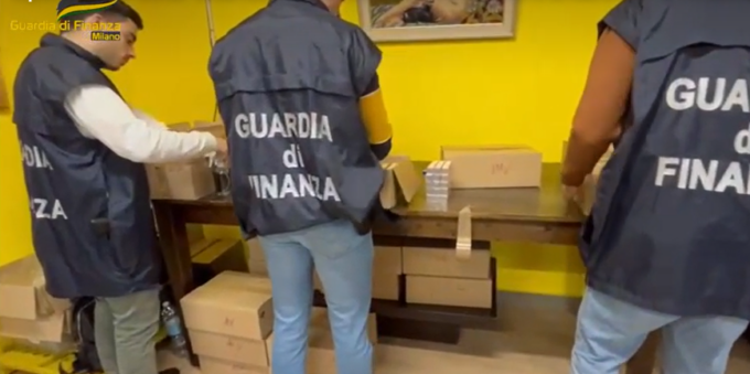 Sequestrati oltre 133mila articoli con marchi contraffatti. Denunciati tre venditori