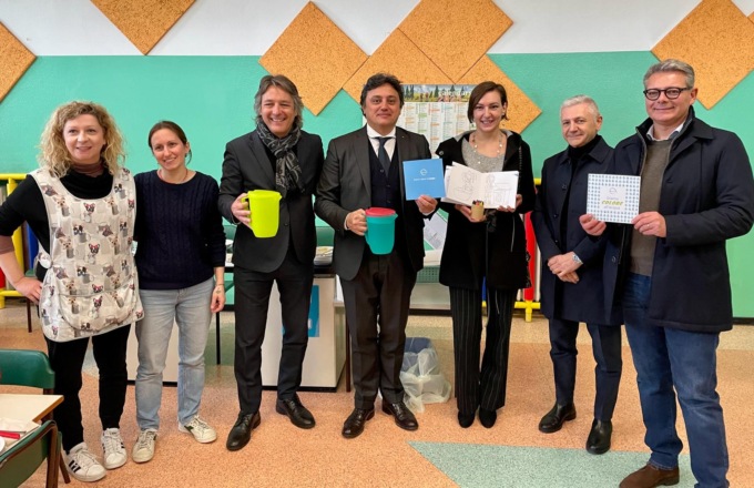 A Varedo addio bottiglie di plastica a scuola