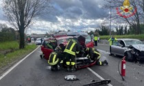 Tre persone in ospedale dopo uno scontro frontale tra due auto