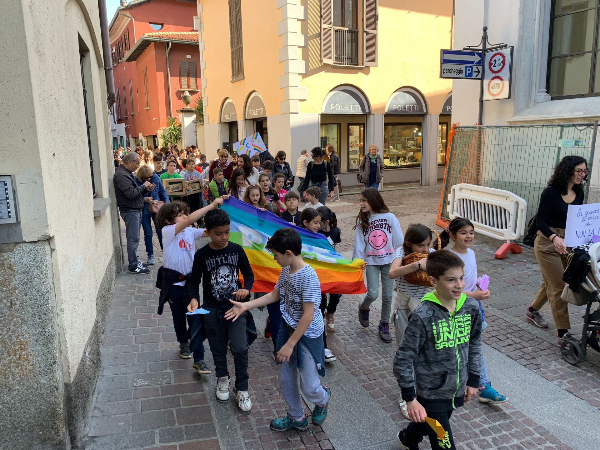 Vimercate scuola don Milani marcia per la pace