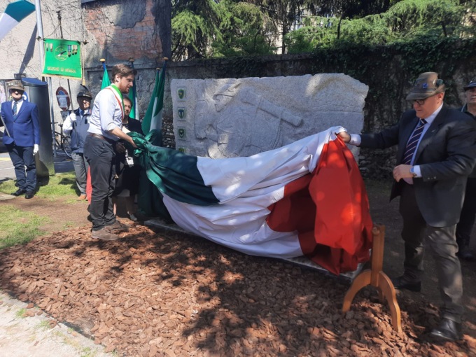 Inaugurato il simbolo alpino nel 60esimo del Gruppo di Seregno