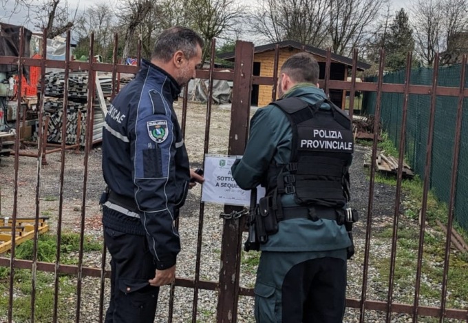 Terreni trasformati in discarica: denunciati proprietari e conduttori