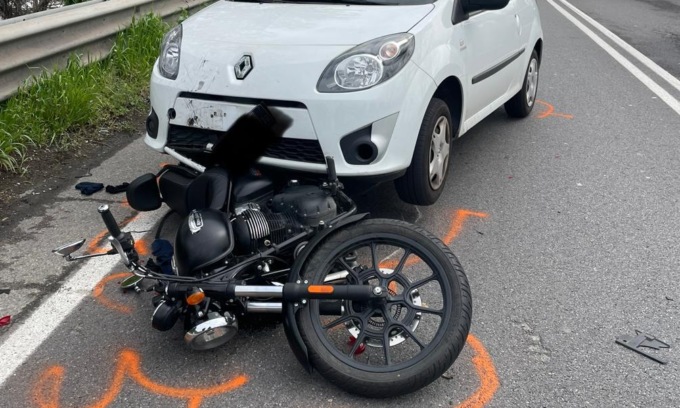 Paura per un motociclista coinvolto in un tamponamento