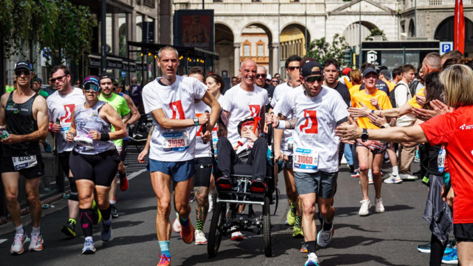 Giacomo e Monica sconfiggono la malattia e tagliano il traguardo della Milano Marathon