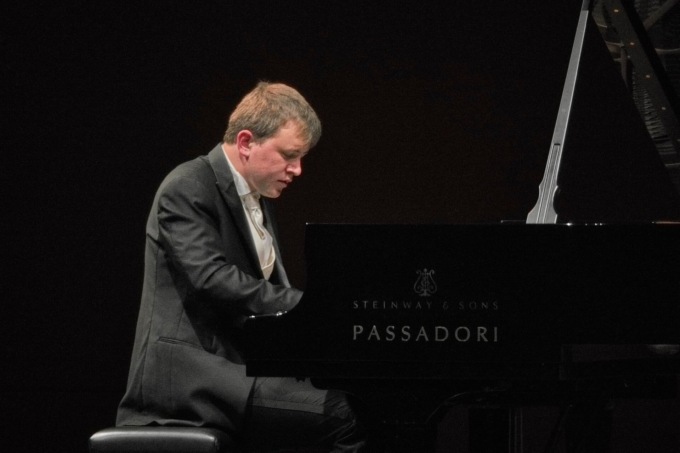 Magico debutto alla Scala con applausi e tre bis: «Grazie di cuore alla città che mi ha cresciuto…»