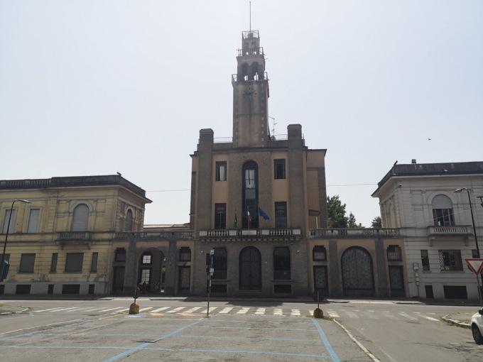 L’incarico alla neonata società infiamma la polemica politica