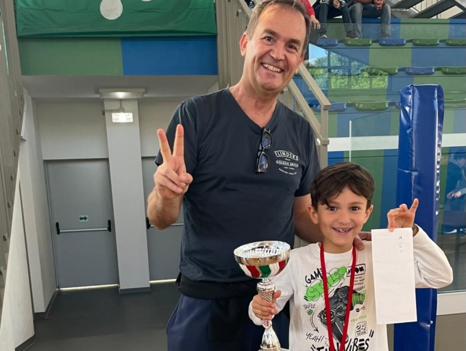 Campione di scacchi a 7 anni: «Il mio sogno è arrivare ai Mondiali e vincerli»