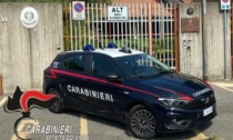 Aggredirono e sequestrarono un uomo nel bagno di un bar: tre arresti