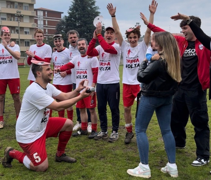 Vince il campionato e chiede la mano alla sua dolce metà