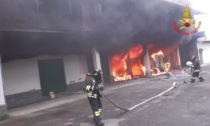 Incendio a Cesano, quattro squadre dei pompieri sul posto. Tre feriti soccorsi
