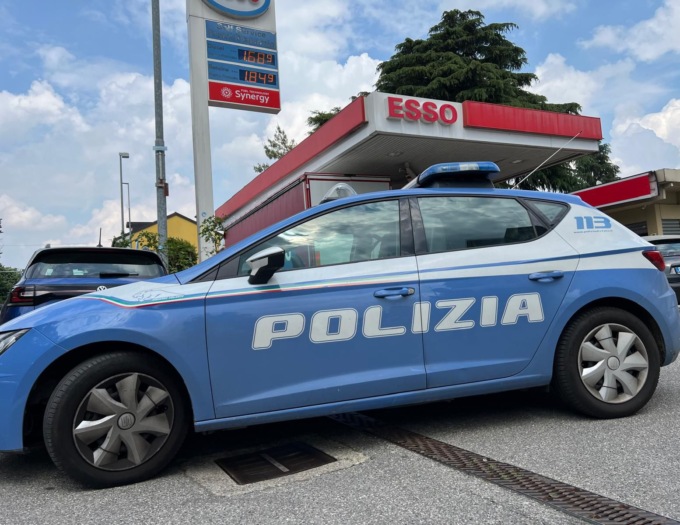 Tenta di dar fuoco a un distributore di benzina, arrestato un 44enne