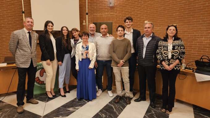 Elezioni, “Camparada Civica” lancia il guanto di sfida: “Cambiamo libro, non pagina”