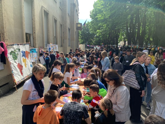 La piazza davanti alla scuola diventa… il mondo con la Festa dell’intercultura