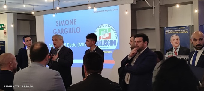 Tajani consegna la tessera di Forza Italia al sindaco di Desio