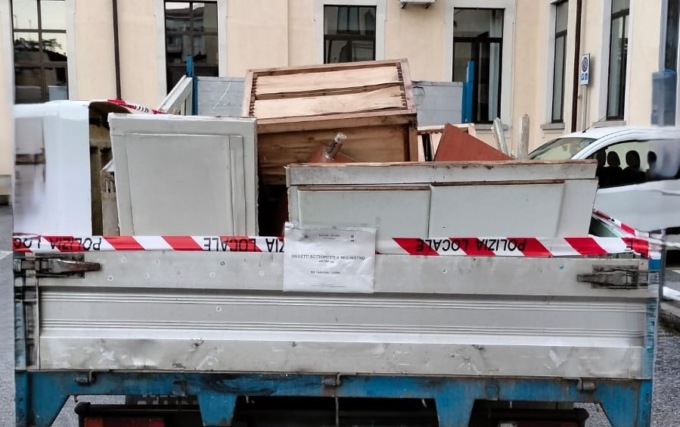 Illecito trasporto di rifiuti: sequestato un furgone