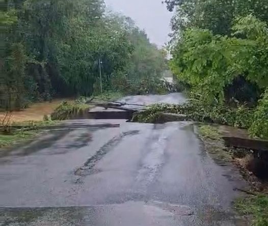 A Cavenago cede un ponte per la piena del torrente Pisanegra