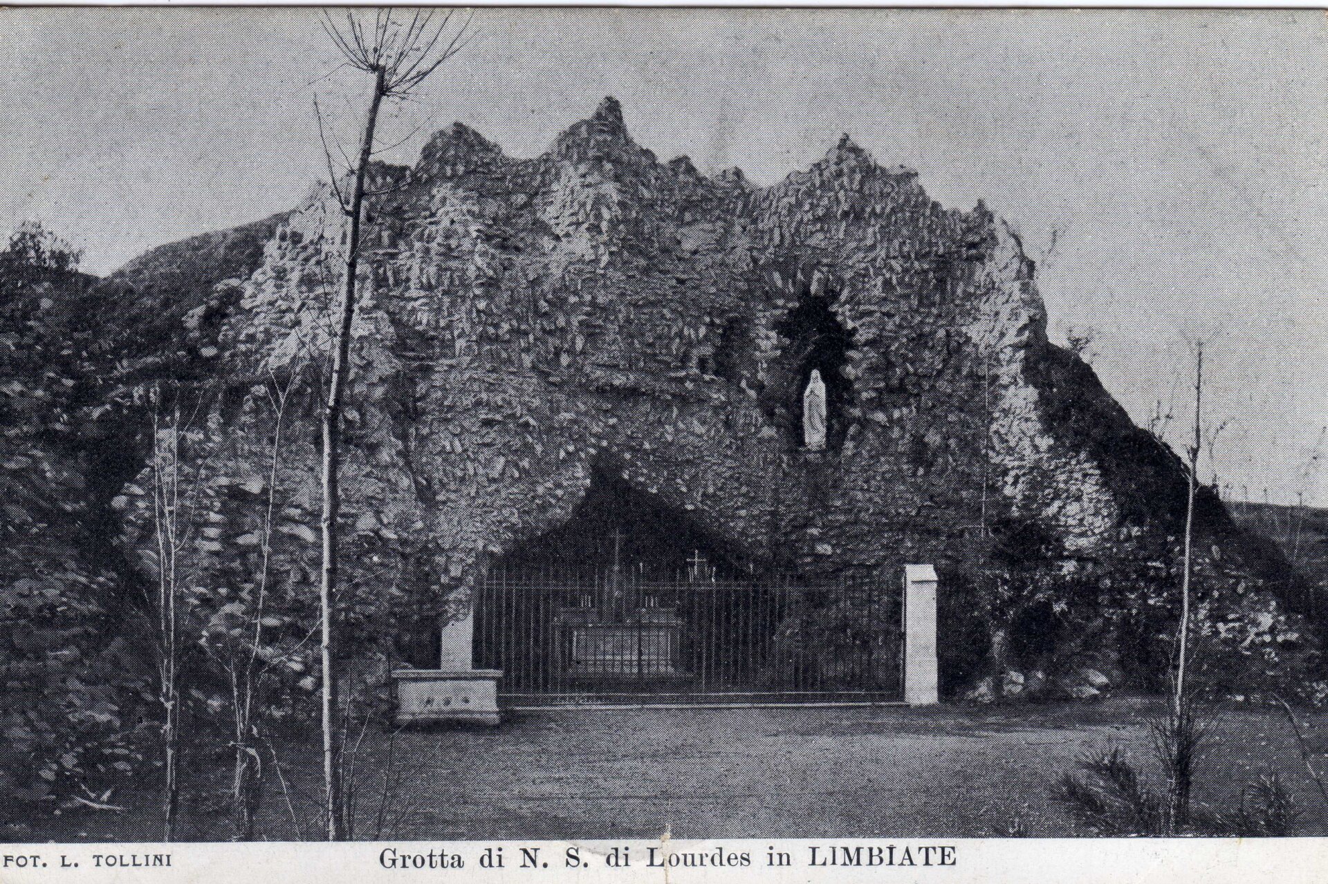 Grotta Lourdes Limbiate (foto archivio Carlo Piu)
