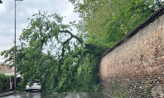 Maltempo in Brianza, a Cesano Maderno cantine e box allagati
