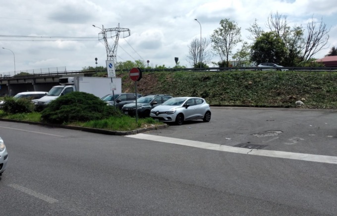 Telecamere nel posteggio contro l’abbandono di rifiuti