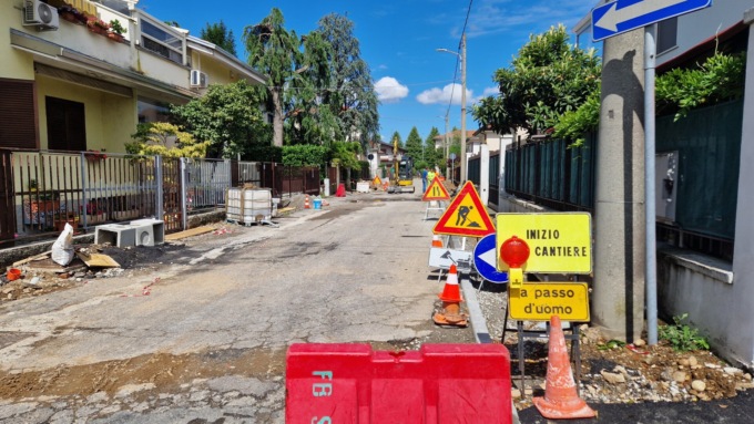 “Quei lavori ci penalizzano”, i residenti chiedono al sindaco lo stop immediato del cantiere stradale