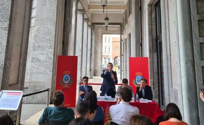 Restauro del palazzo comunale: partono i lavori sul porticato di Piazza Carducci