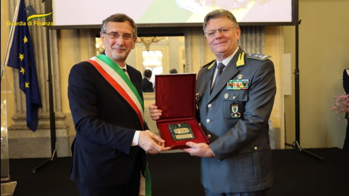 Conferita alla Guardia di Finanza la civica benemerenza della Corona Ferrea
