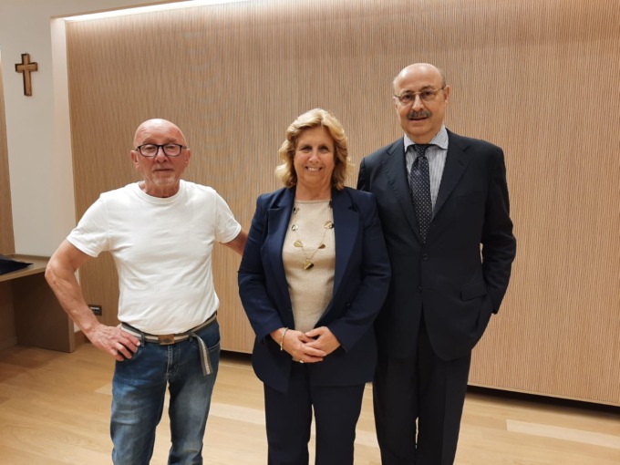 Sala gremita per il confronto tra i tre candidati sindaci di Barlassina
