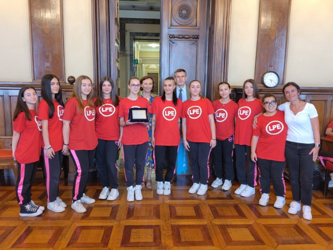 La scuola di danza Les Petites Etoiles e l’Astro Roller premiati in Comune a Monza