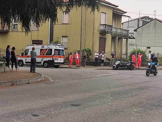Brutto scontro tra un’auto e una moto