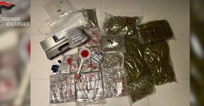 Droga e contanti nascosti nel furgone e in un magazzino: arrestato un 53enne