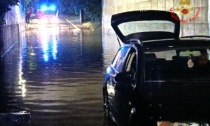 Agrate sott'acqua: persone intrappolate nelle auto portate in salvo dai Vigili del fuoco