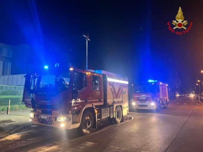 Fiamme nel vecchio ospedale di Vimercate
