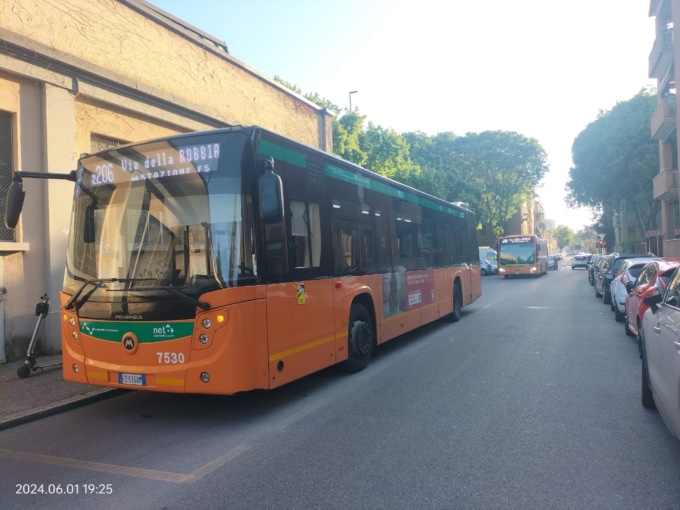 Fuma sul bus e scoppia il parapiglia