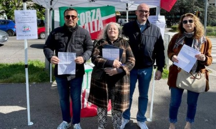 Piazza senza auto, il Comune ci riprova