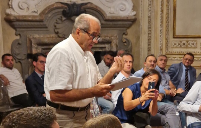 A sorpresa spunta anche l’ex pm e ministro Di Pietro alla presentazione del libro “La verità sul dossier mafia-appalti”