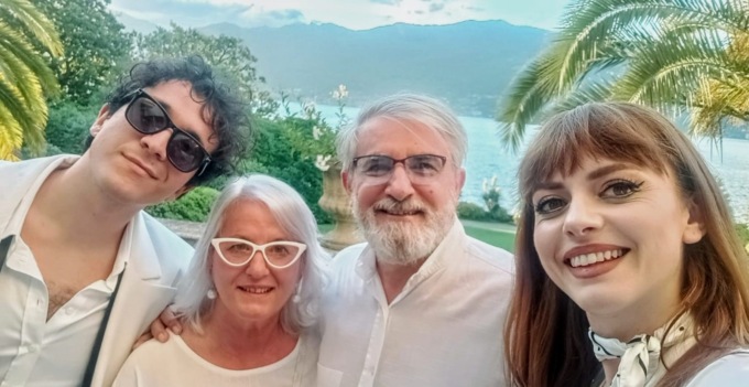 Coppia di fotografi nel videoclip di Annalisa e Tananai e nelle riprese dell’ultimo film con George Clooney
