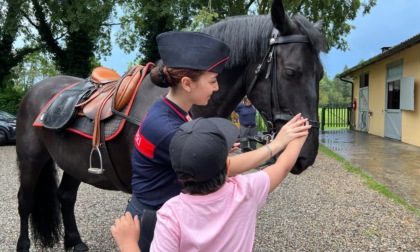 Una mattinata speciale con i Carabinieri a cavallo per i bambini del Centro Maria Letizia Verga