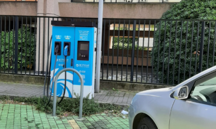 Arrivano colonnine e bonus, ma l'auto elettrica conviene?