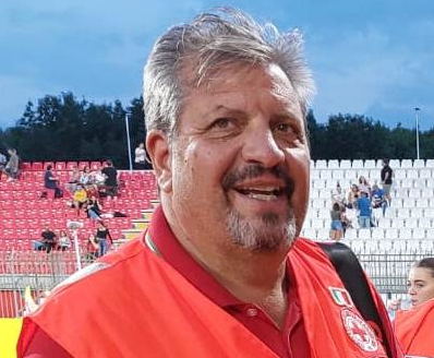Fiori e lacrime per Fabio Castelli: alla commemorazione anche la sua famiglia